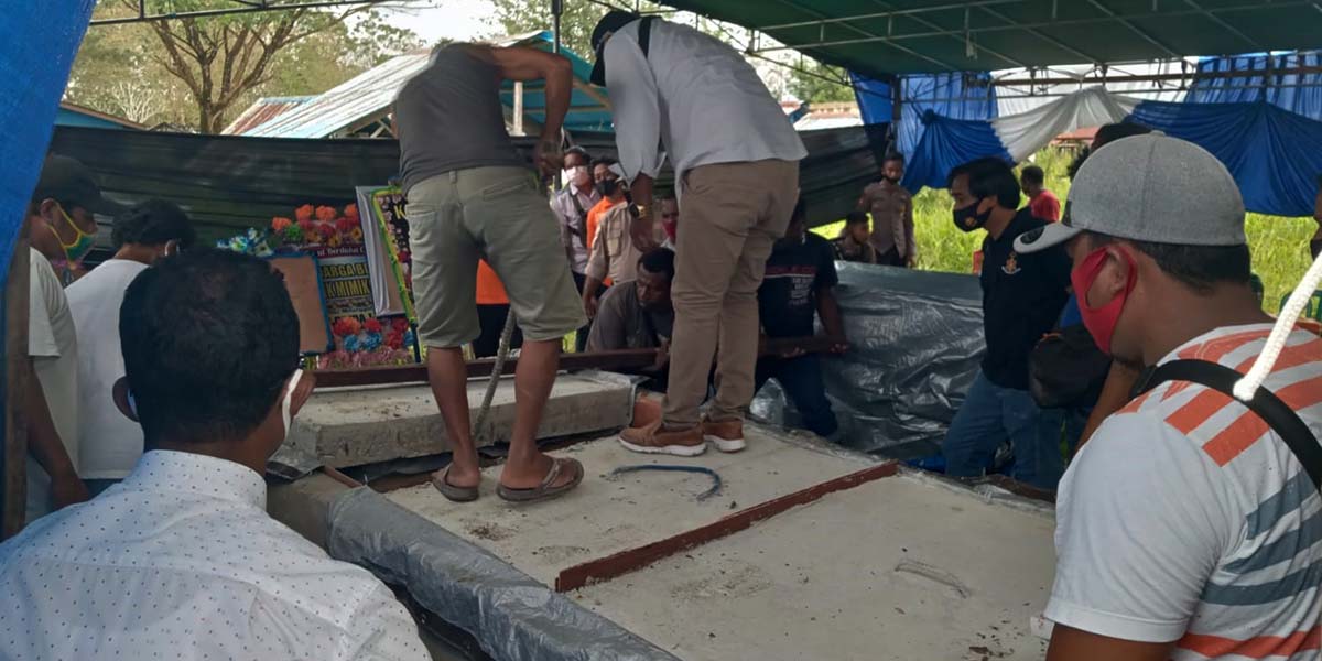 memastikan-sebab-kematiannya-makam-wanita-ini-dibongkar-untuk-autopsi